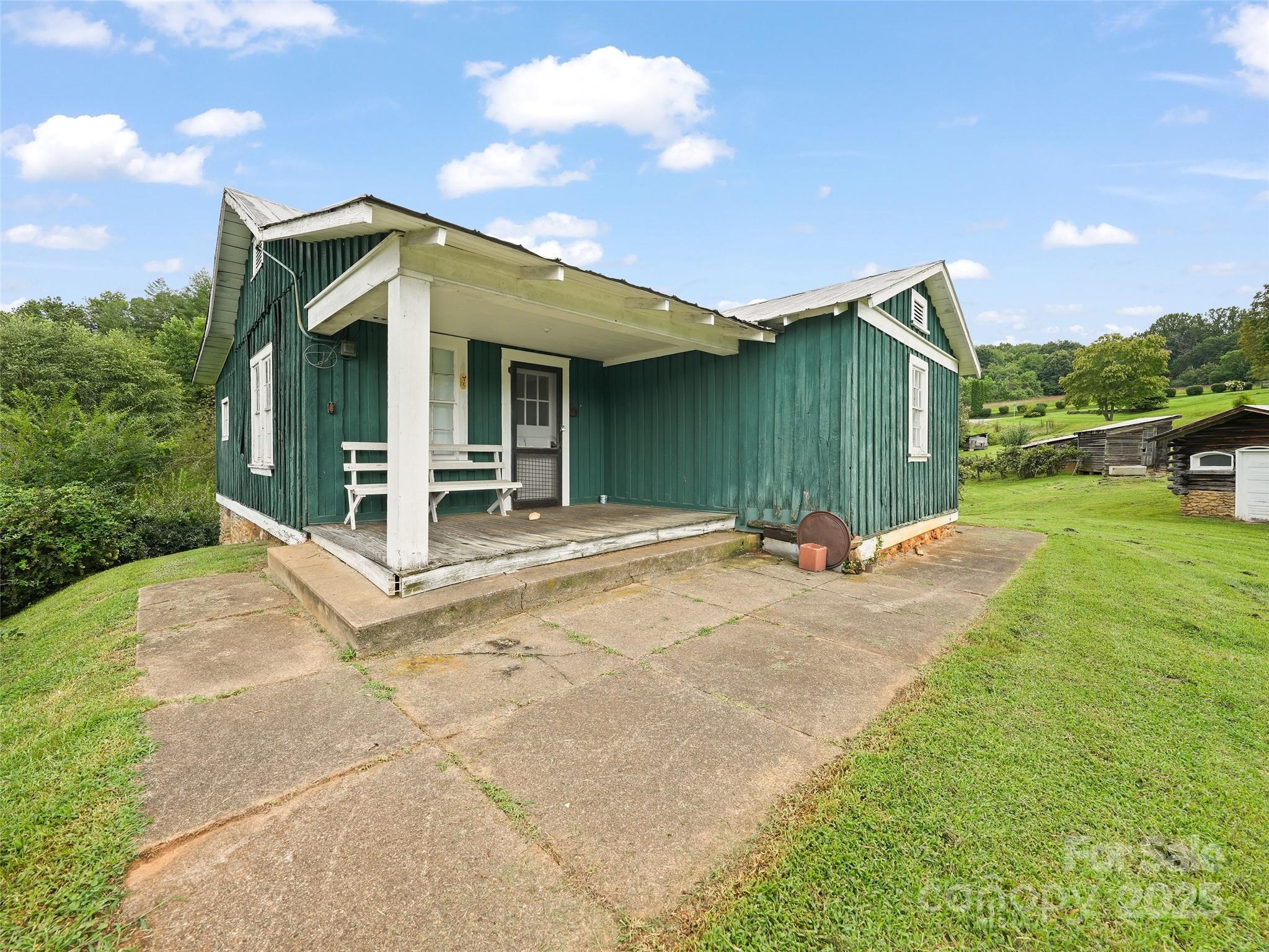 5 Noland Downs Road — Waynesville