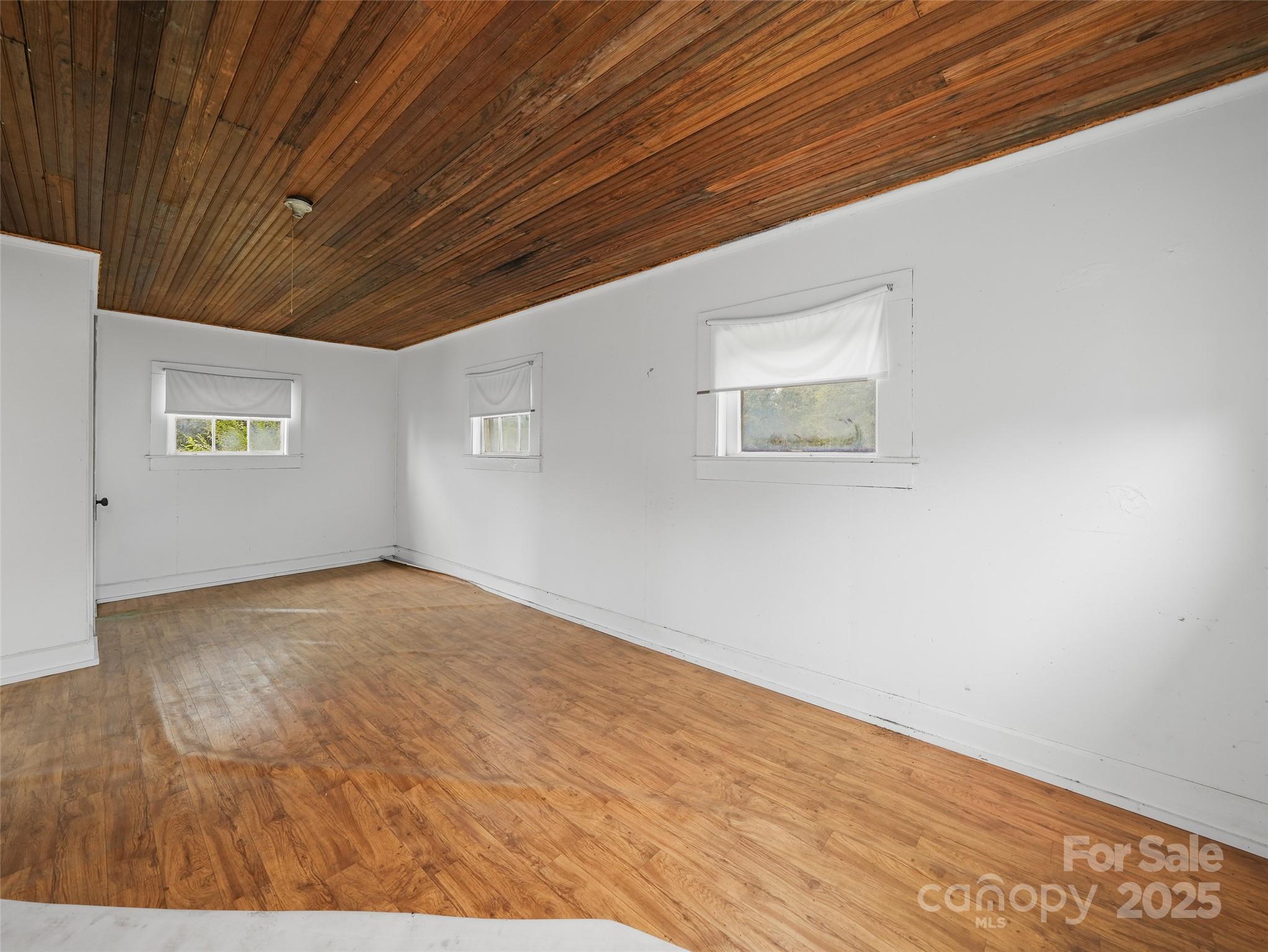 5 Noland Downs Road — Waynesville