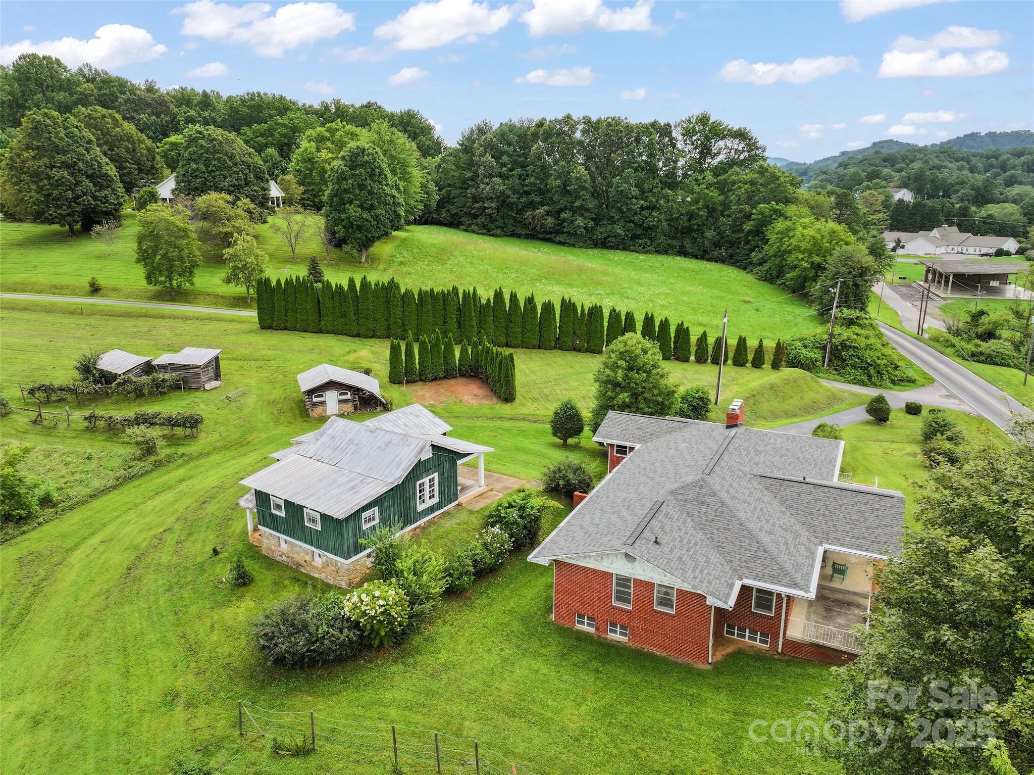 5 Noland Downs Road — Waynesville
