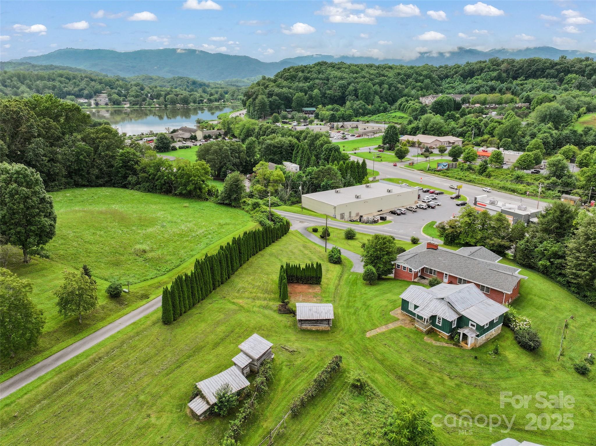 5 Noland Downs Road — Waynesville