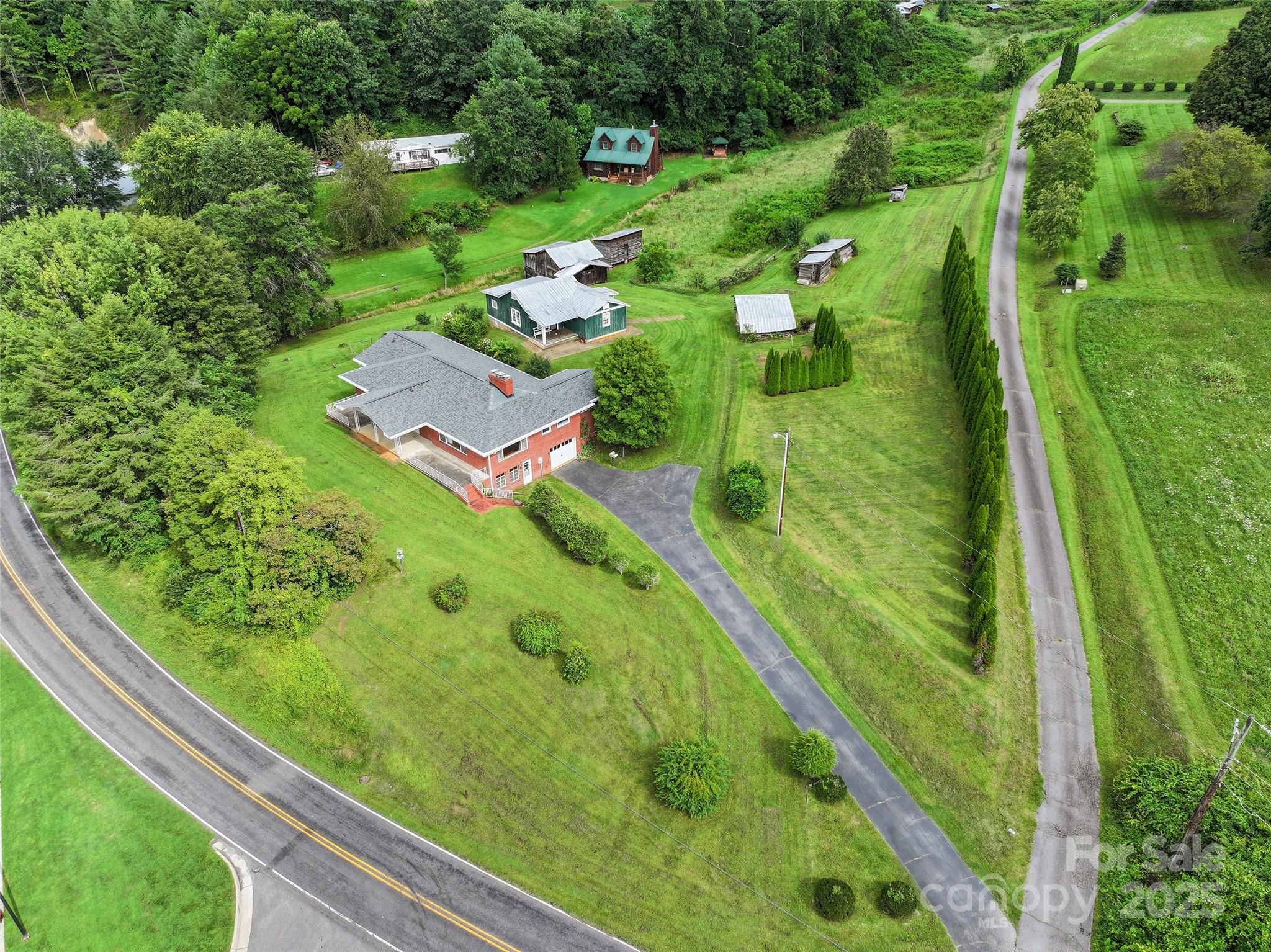 5 Noland Downs Road — Waynesville