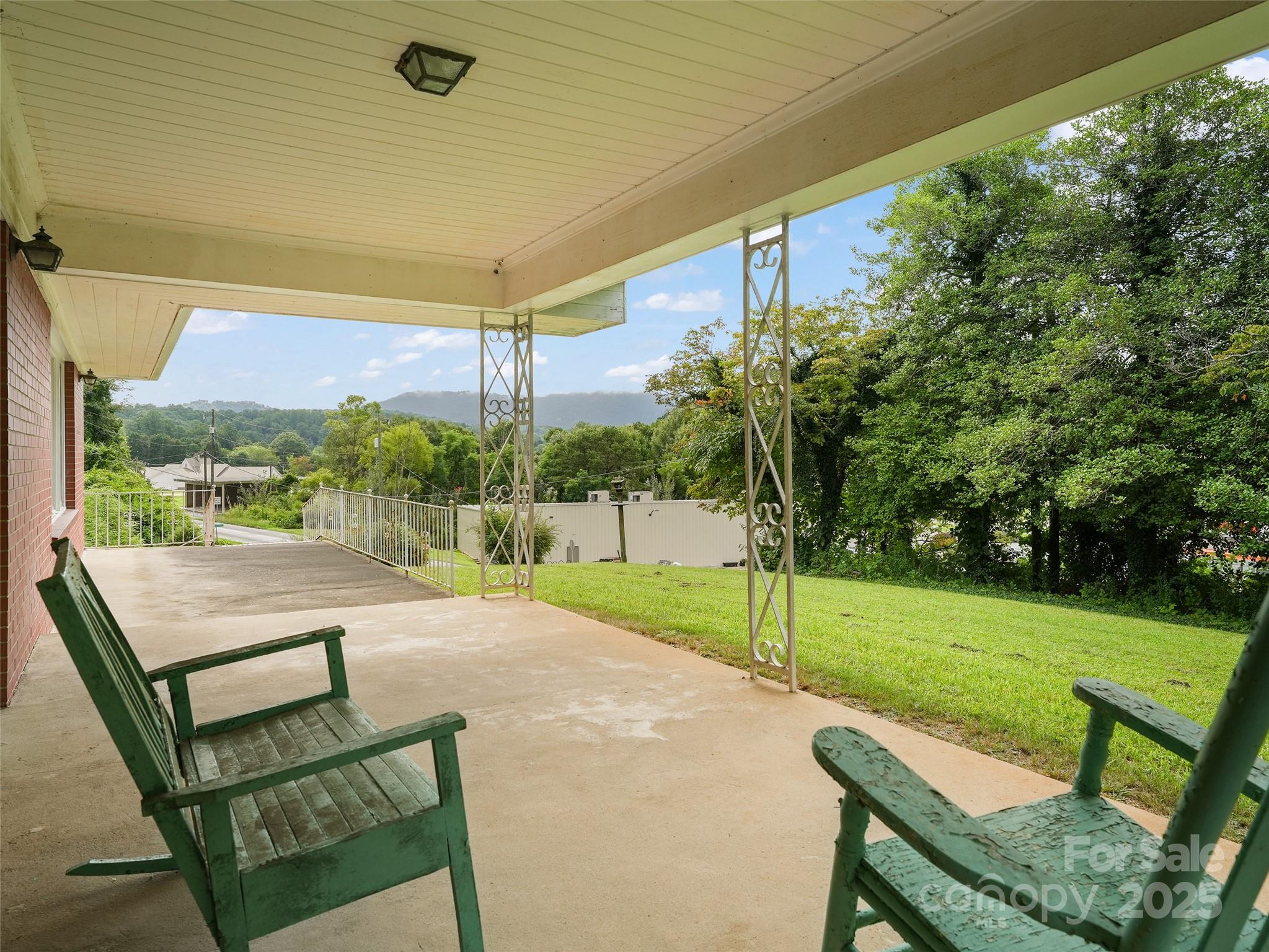 5 Noland Downs Road — Waynesville