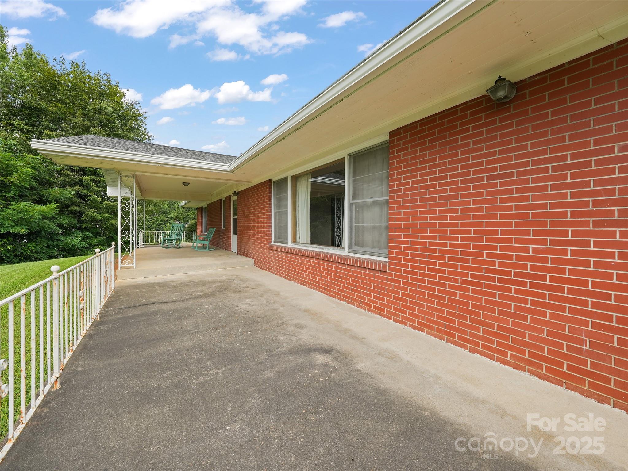 5 Noland Downs Road — Waynesville