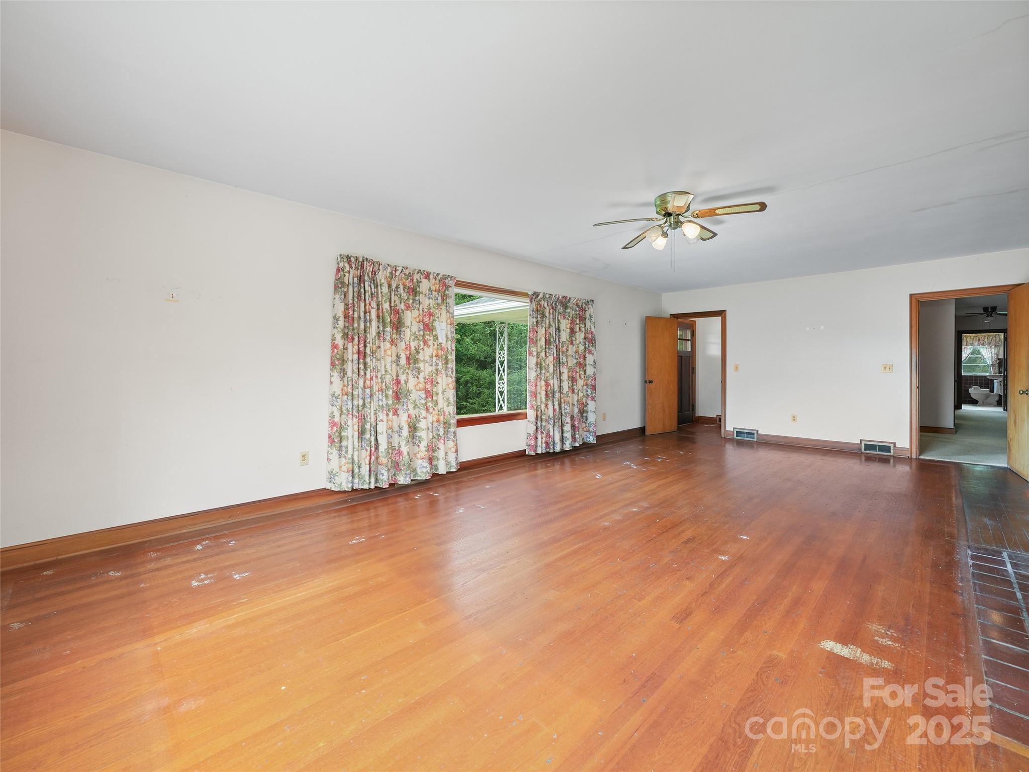 5 Noland Downs Road — Waynesville