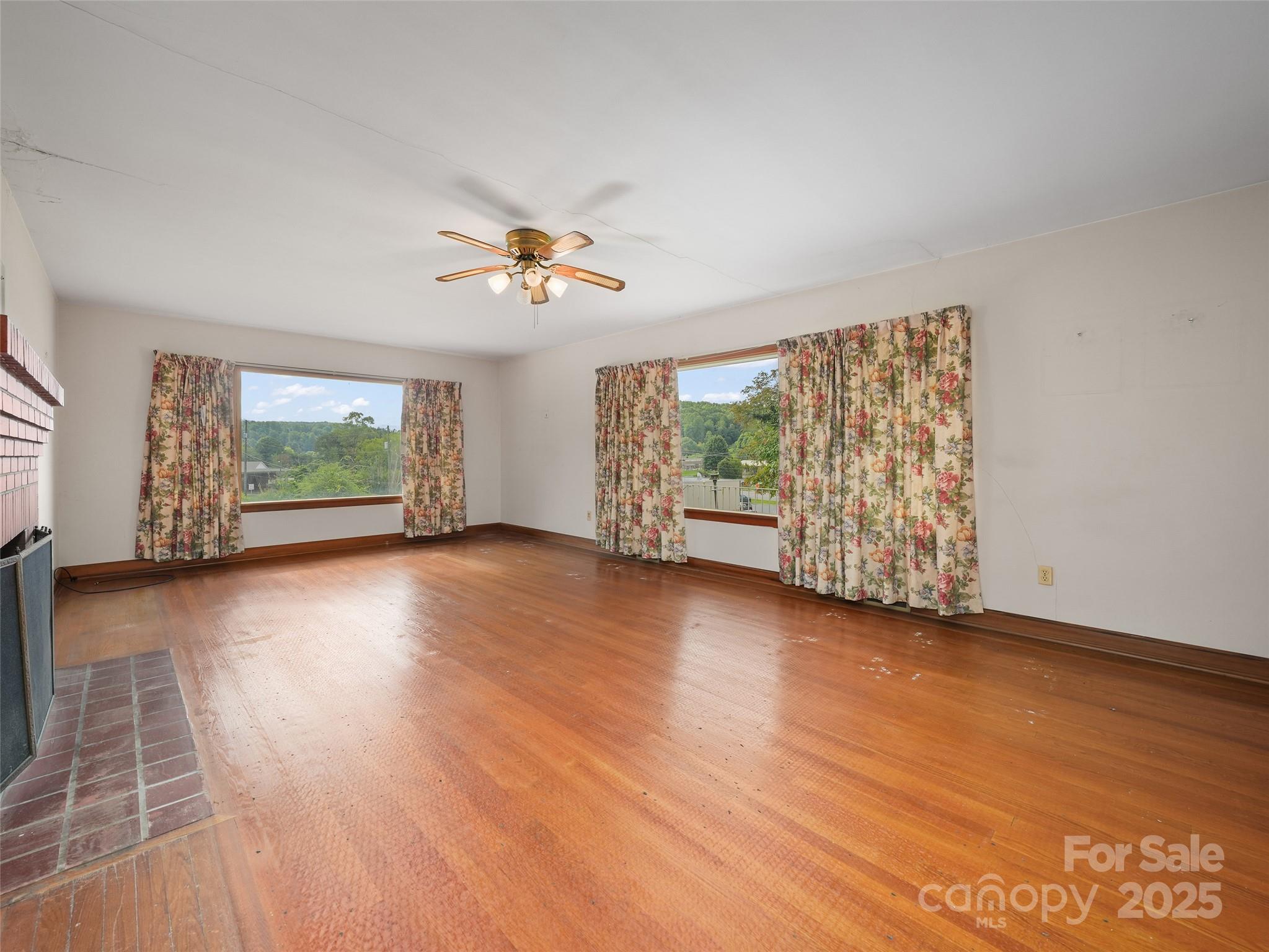 5 Noland Downs Road — Waynesville