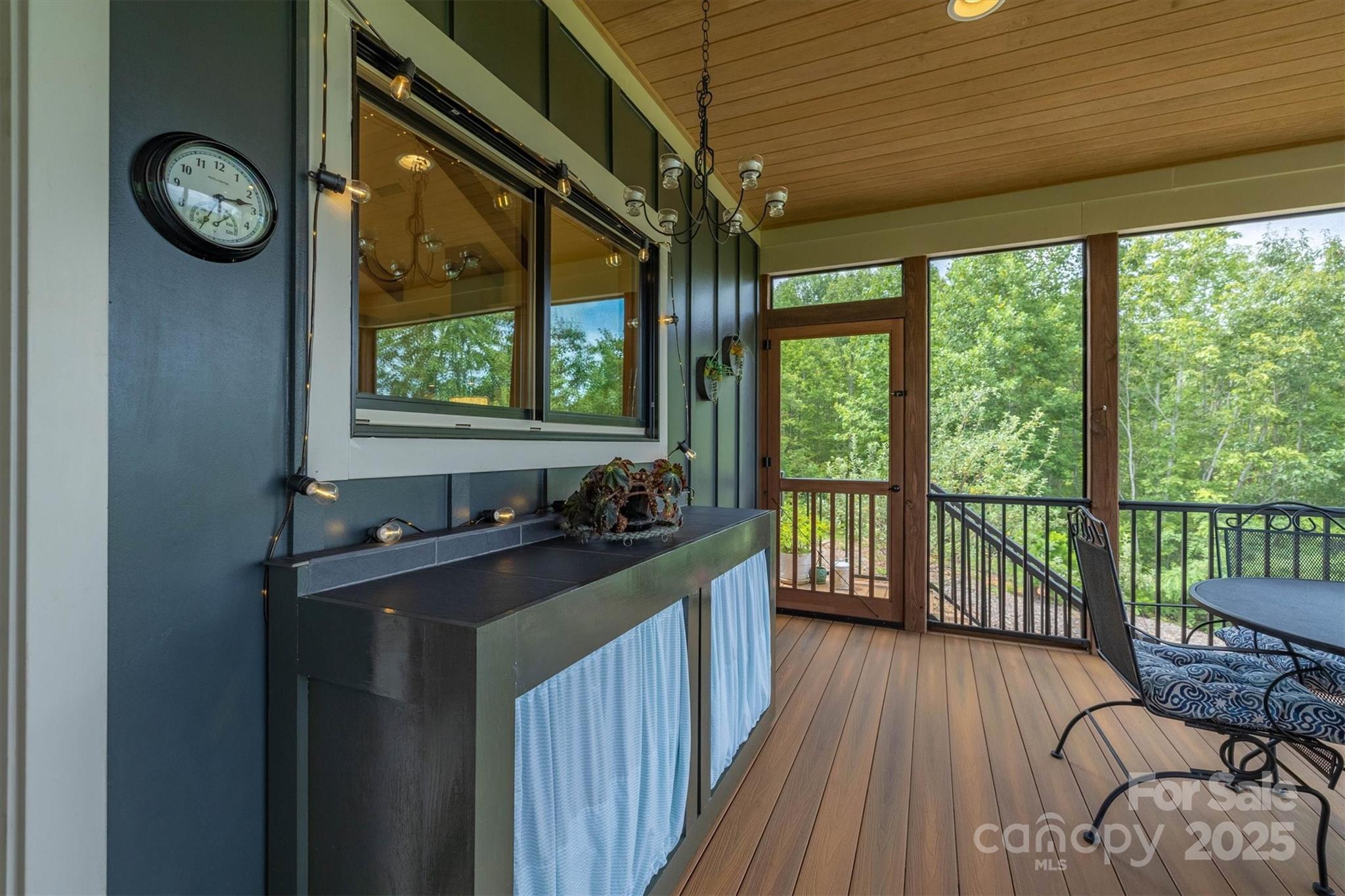 381 Scenic Overlook Drive — Nebo