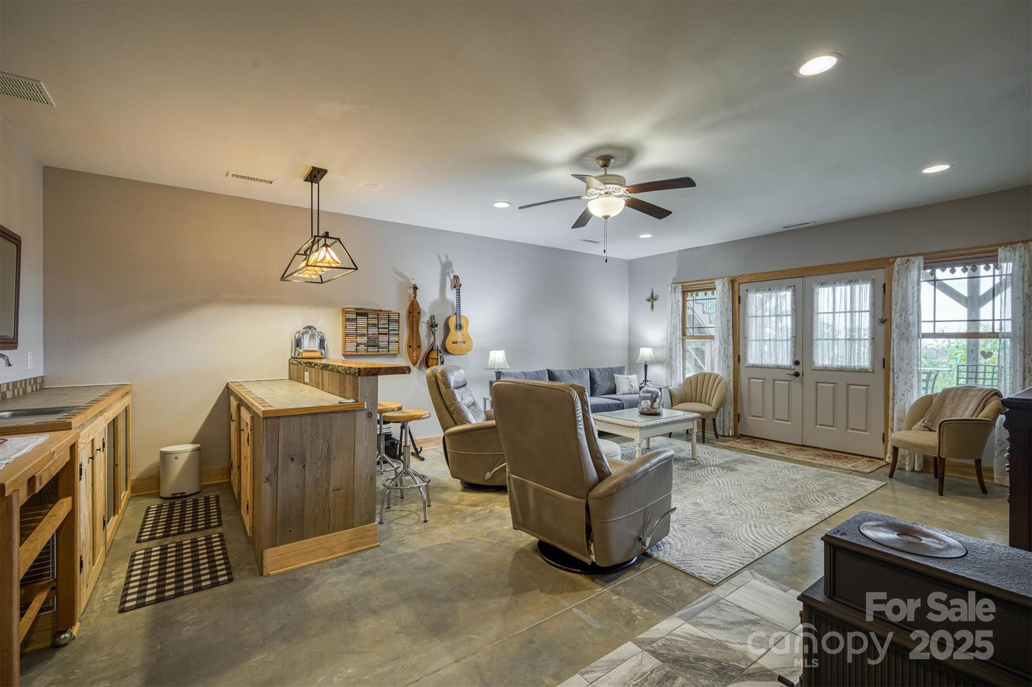 381 Scenic Overlook Drive — Nebo