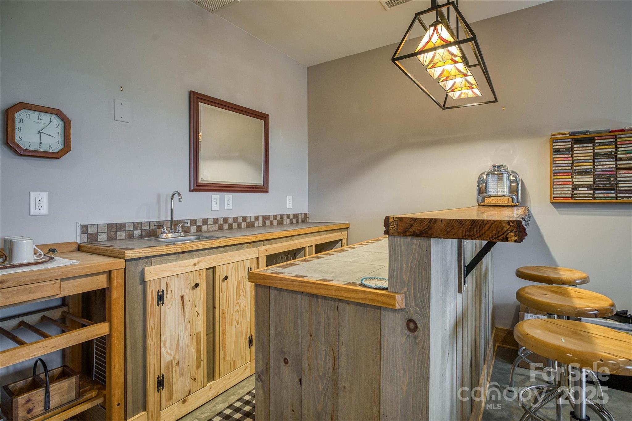 381 Scenic Overlook Drive — Nebo