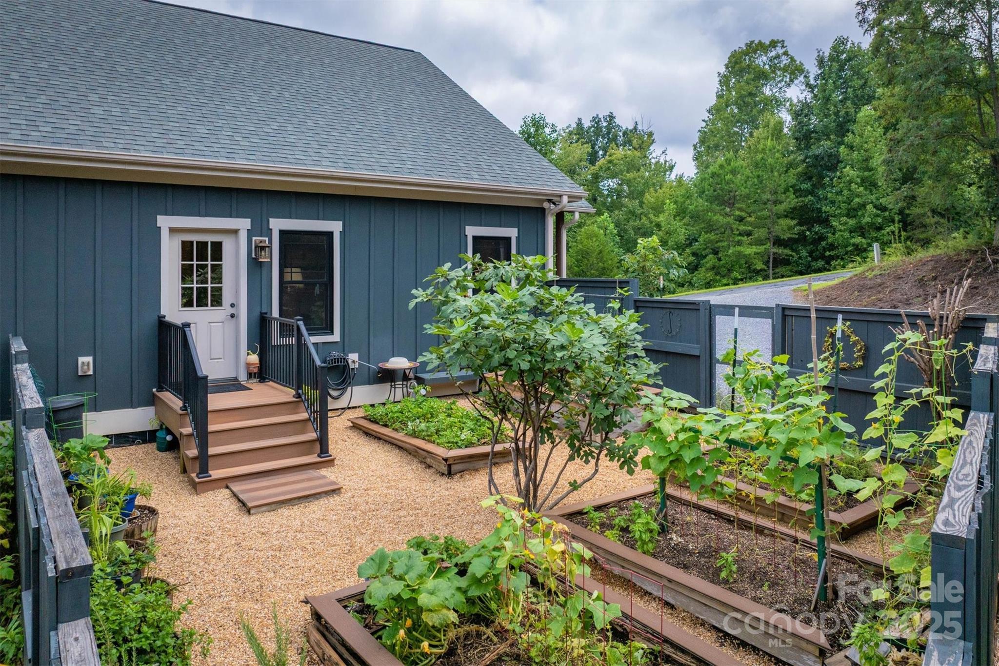 381 Scenic Overlook Drive — Nebo