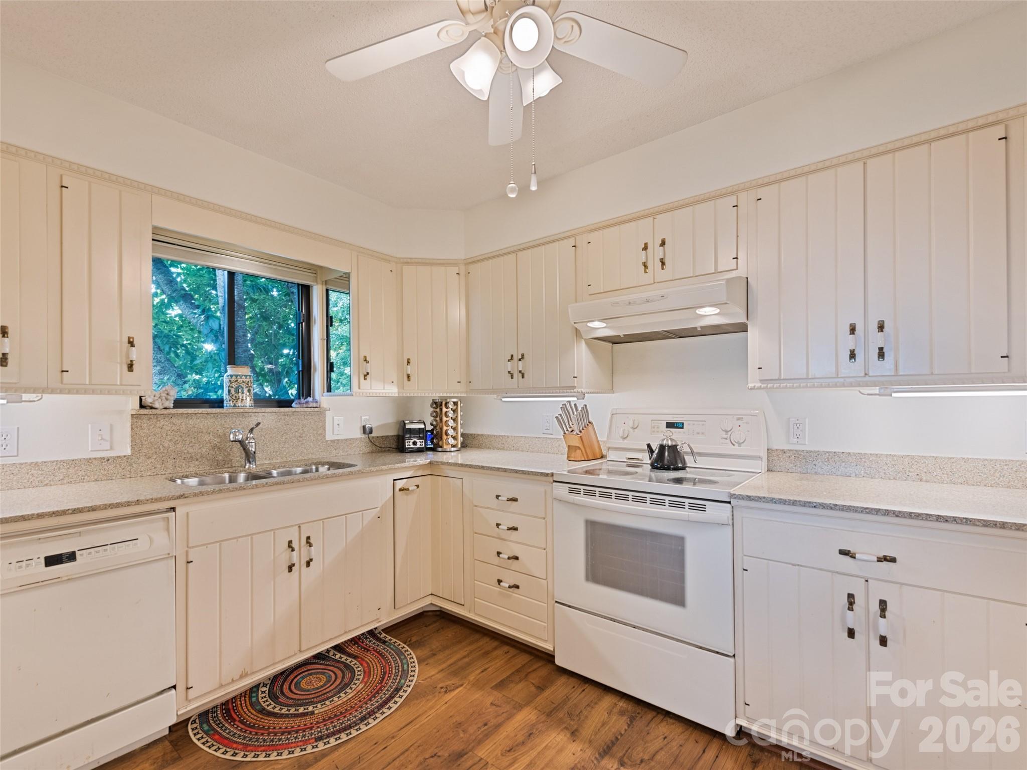 602 Fleetwood Plaza — Hendersonville