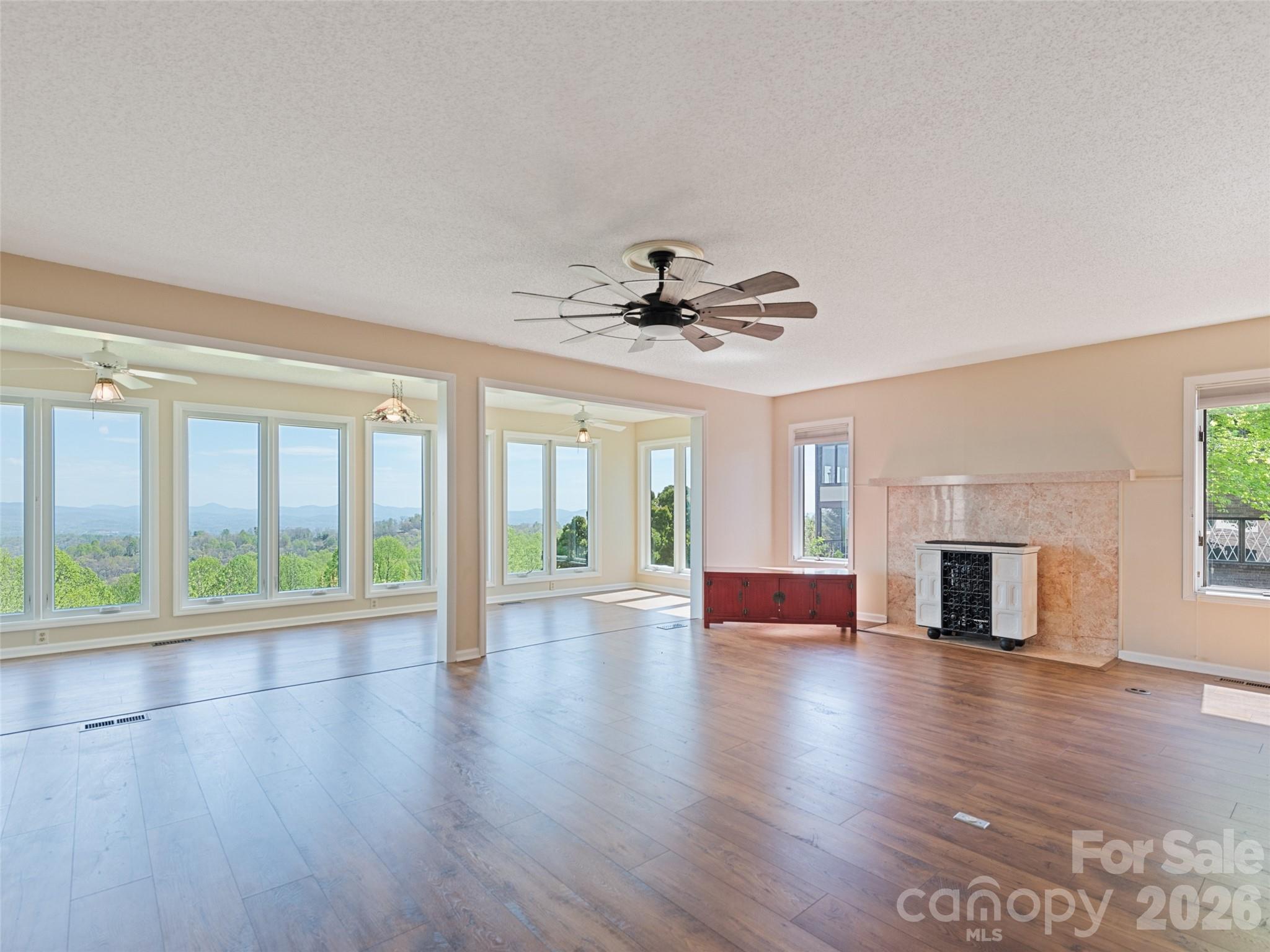 602 Fleetwood Plaza — Hendersonville