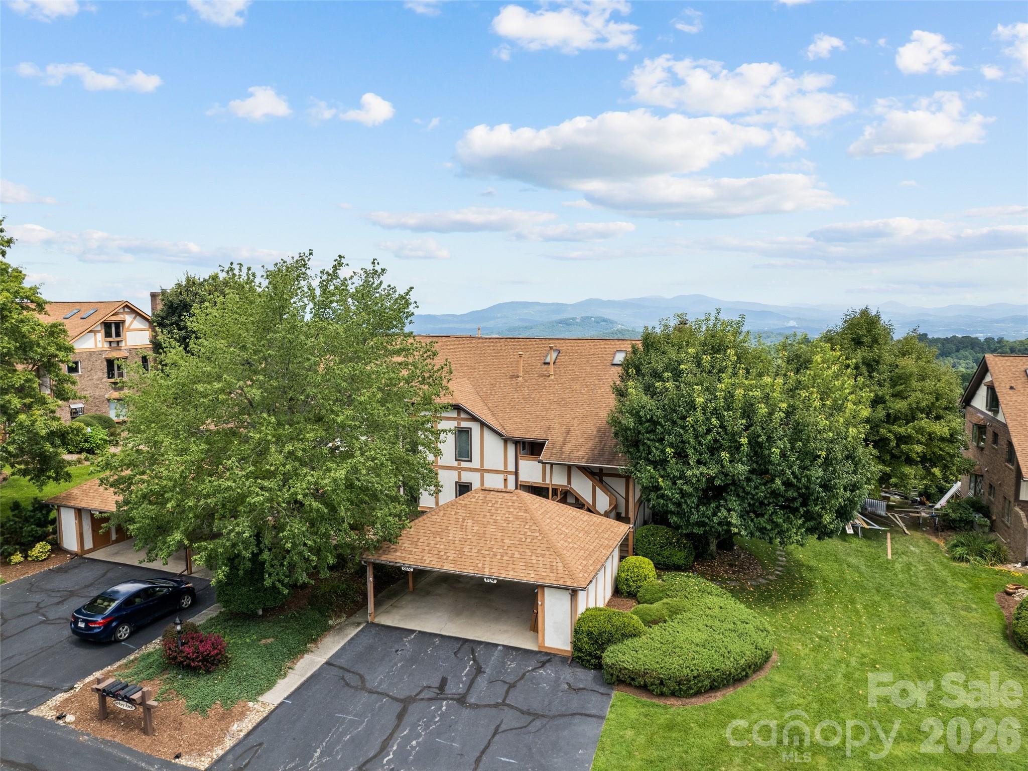 602 Fleetwood Plaza — Hendersonville