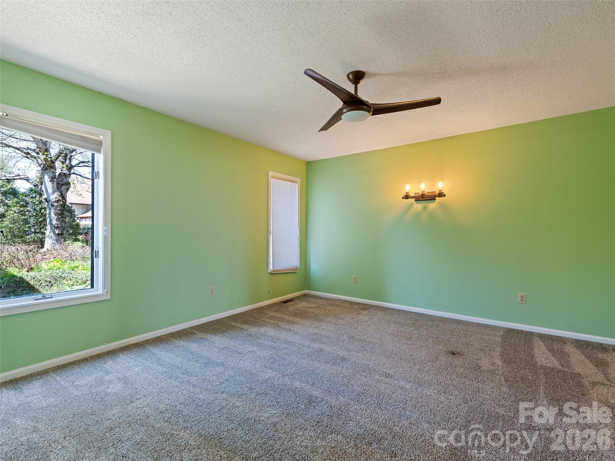 602 Fleetwood Plaza — Hendersonville