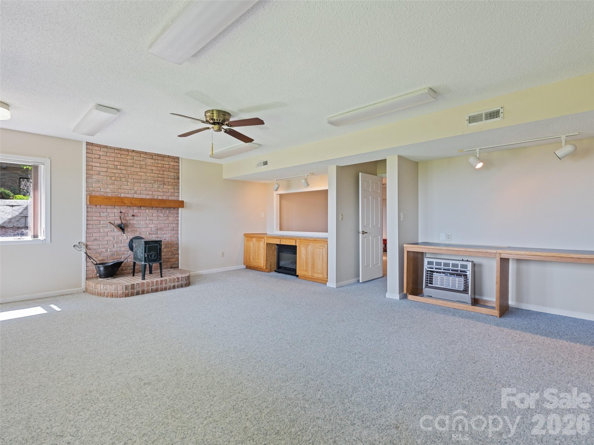 602 Fleetwood Plaza — Hendersonville