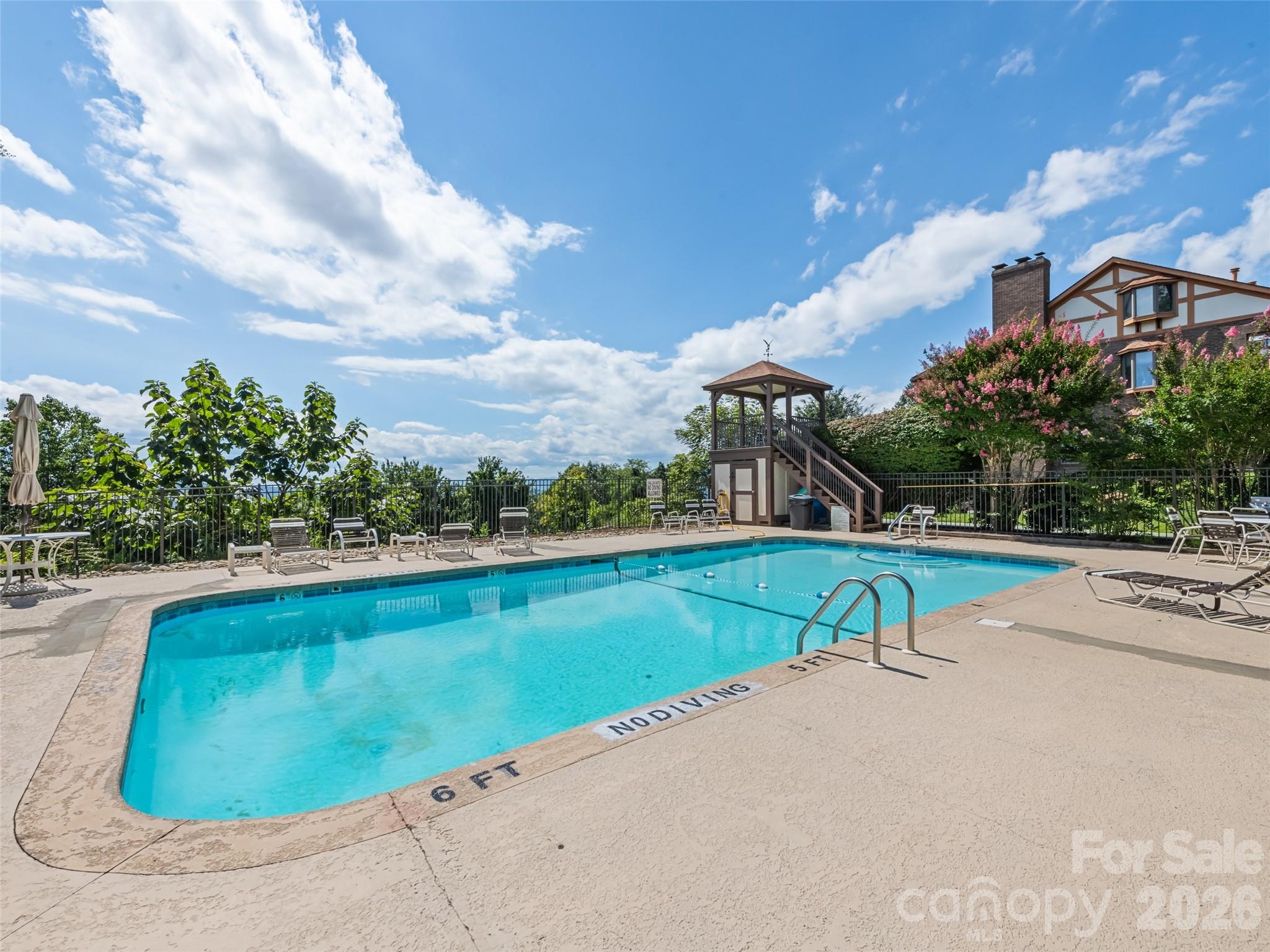 602 Fleetwood Plaza — Hendersonville