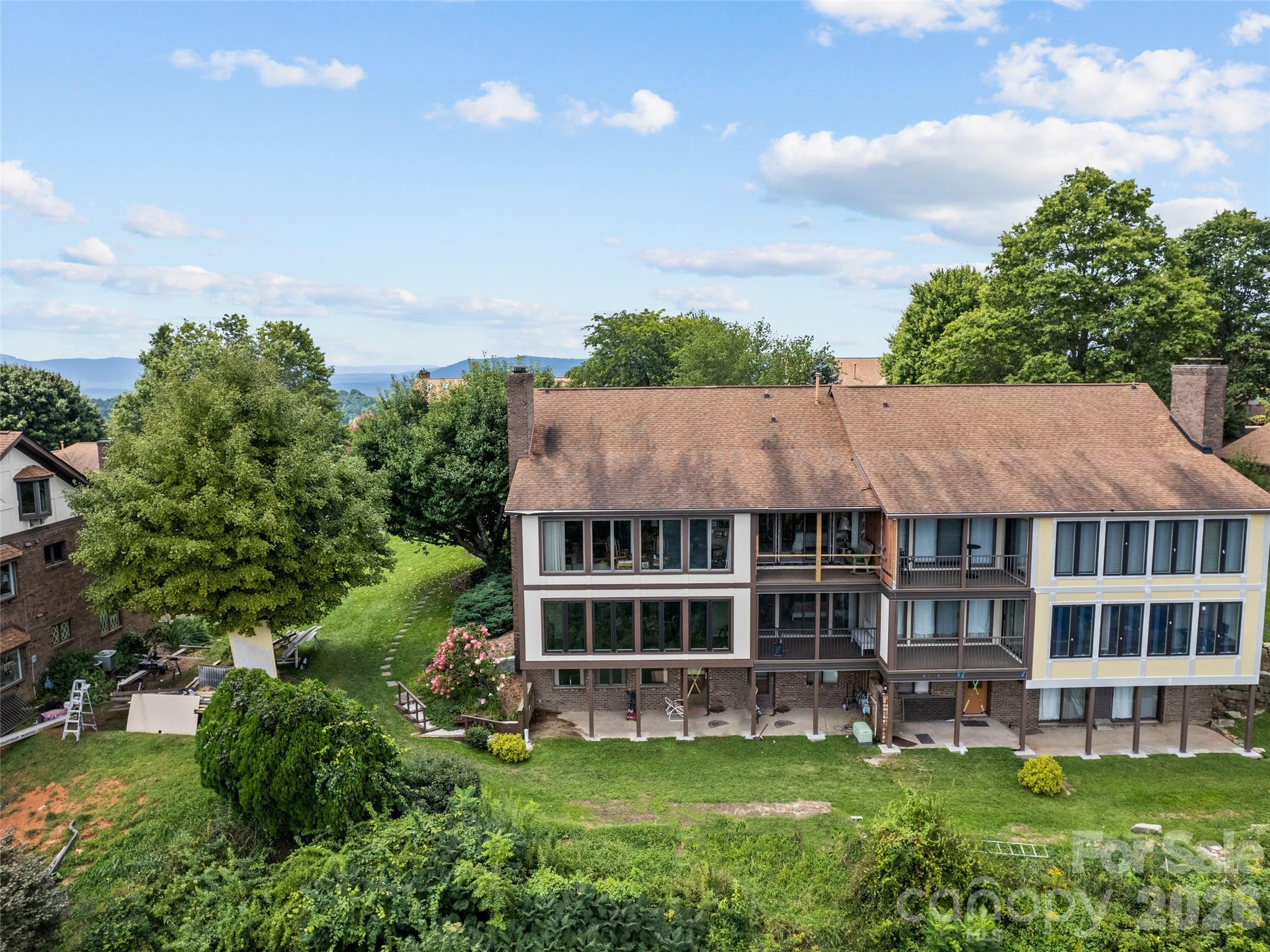 602 Fleetwood Plaza — Hendersonville