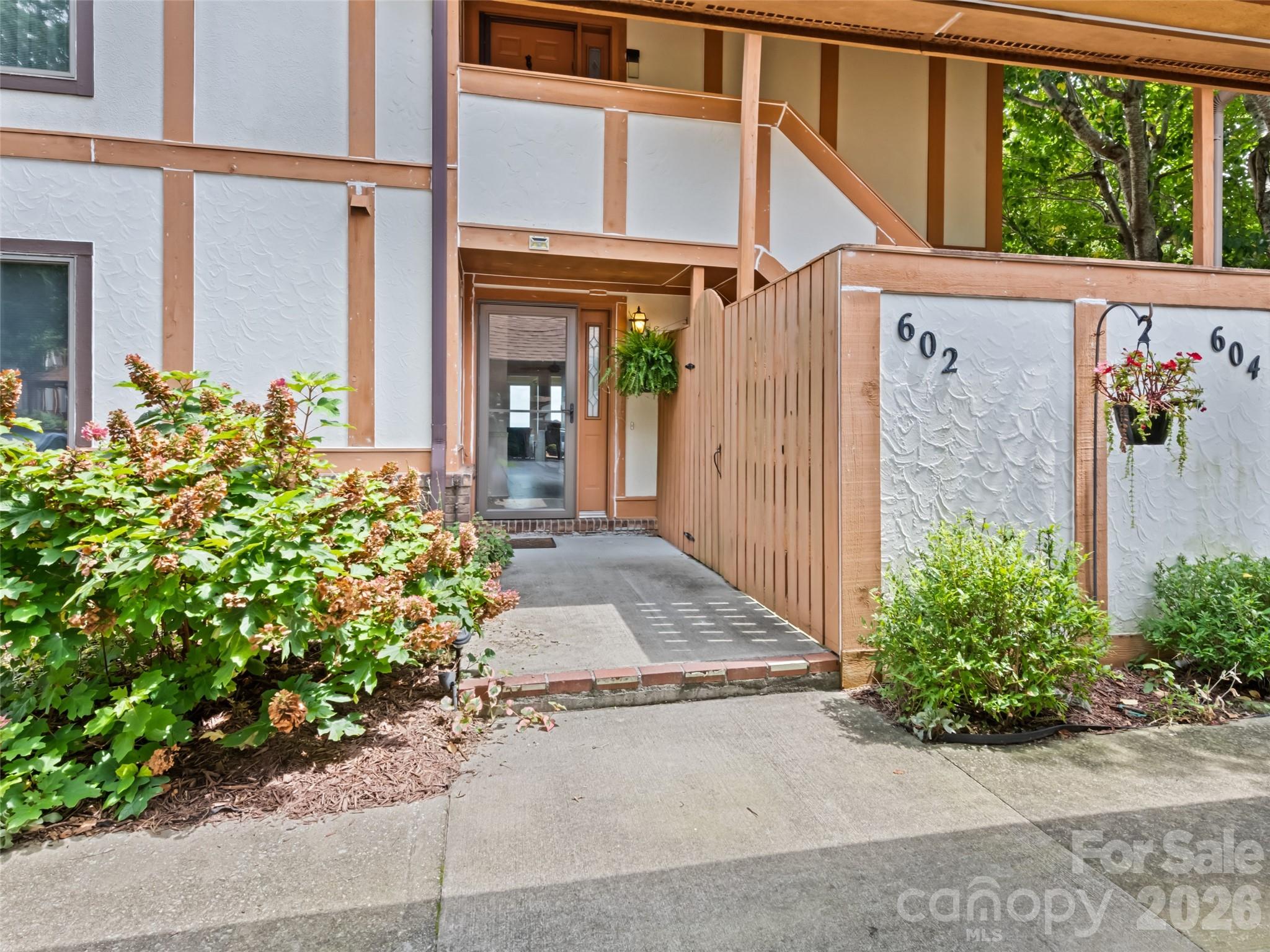 602 Fleetwood Plaza — Hendersonville