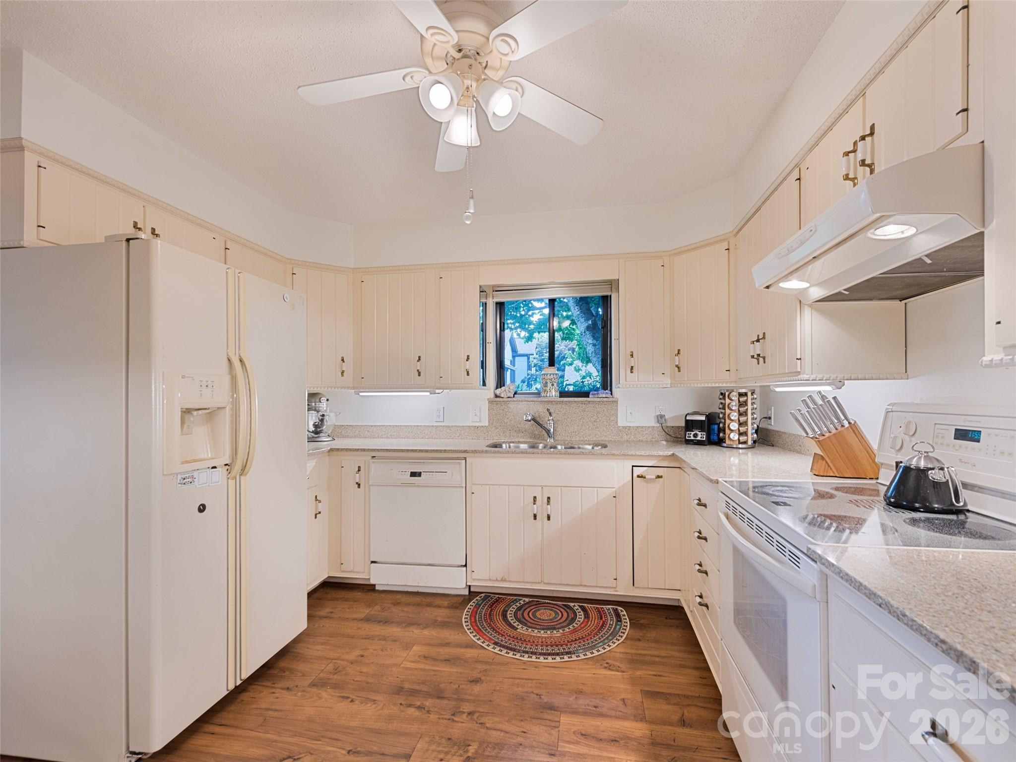602 Fleetwood Plaza — Hendersonville
