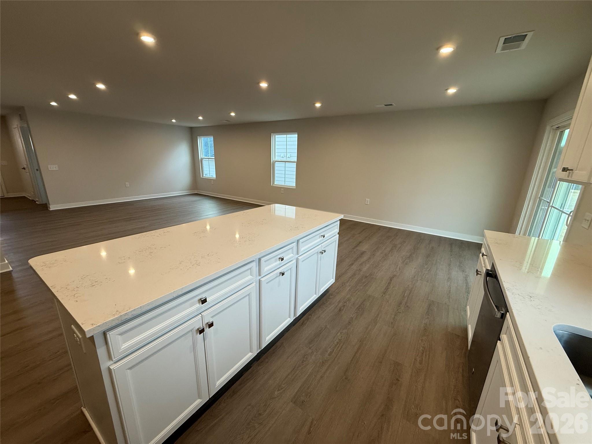 3266 Eller Drive Extension — Hickory