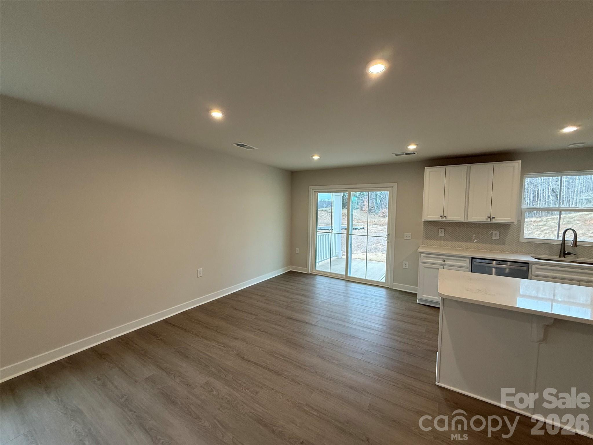 3266 Eller Drive Extension — Hickory