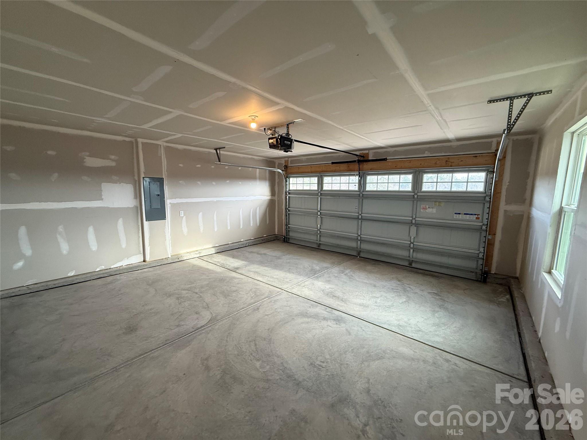 3266 Eller Drive Extension — Hickory