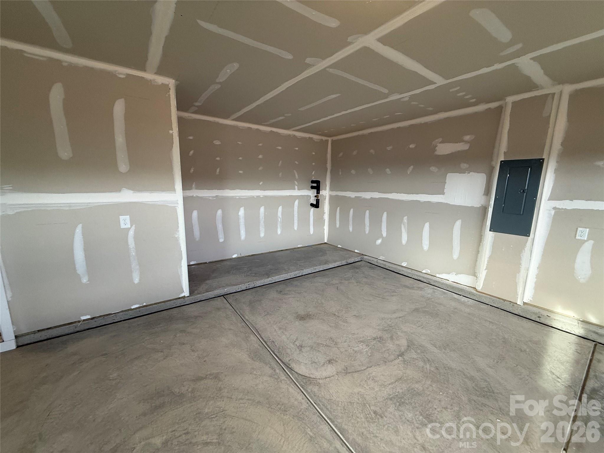 3266 Eller Drive Extension — Hickory