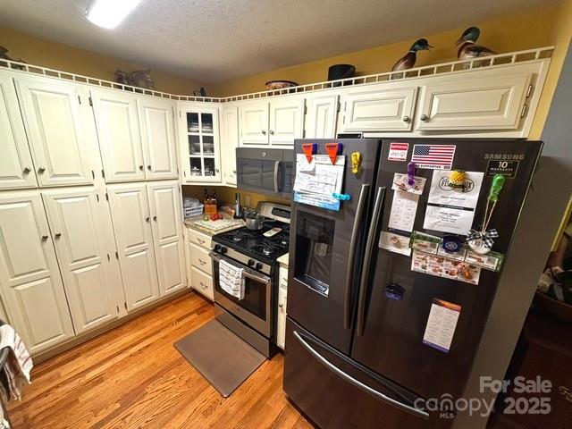 912 Redwood Lane — Chester
