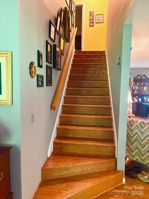 912 Redwood Lane — Chester