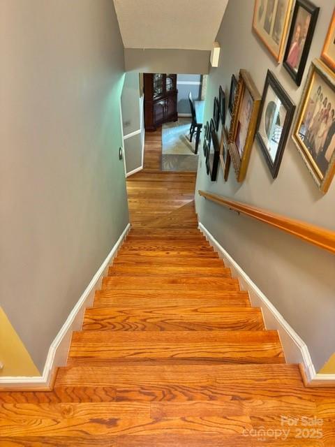 912 Redwood Lane — Chester