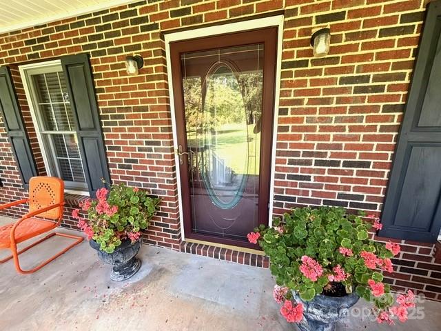912 Redwood Lane — Chester