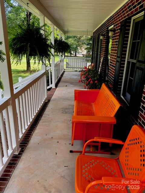 912 Redwood Lane — Chester