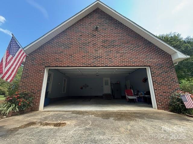 912 Redwood Lane — Chester