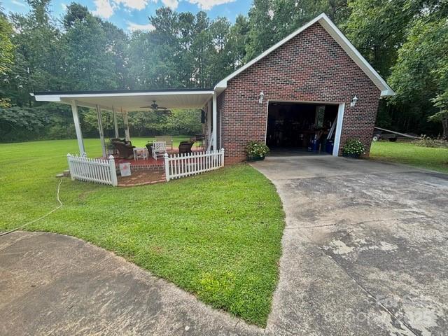 912 Redwood Lane — Chester