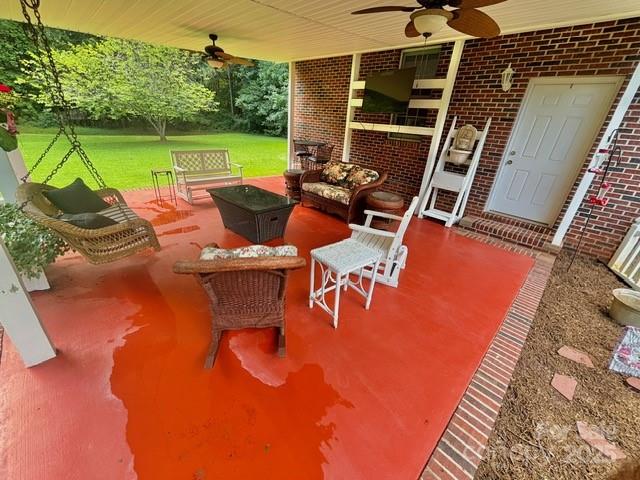 912 Redwood Lane — Chester