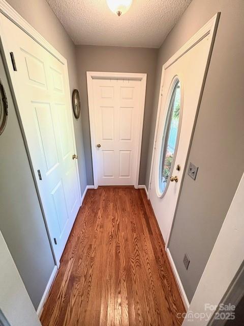 912 Redwood Lane — Chester