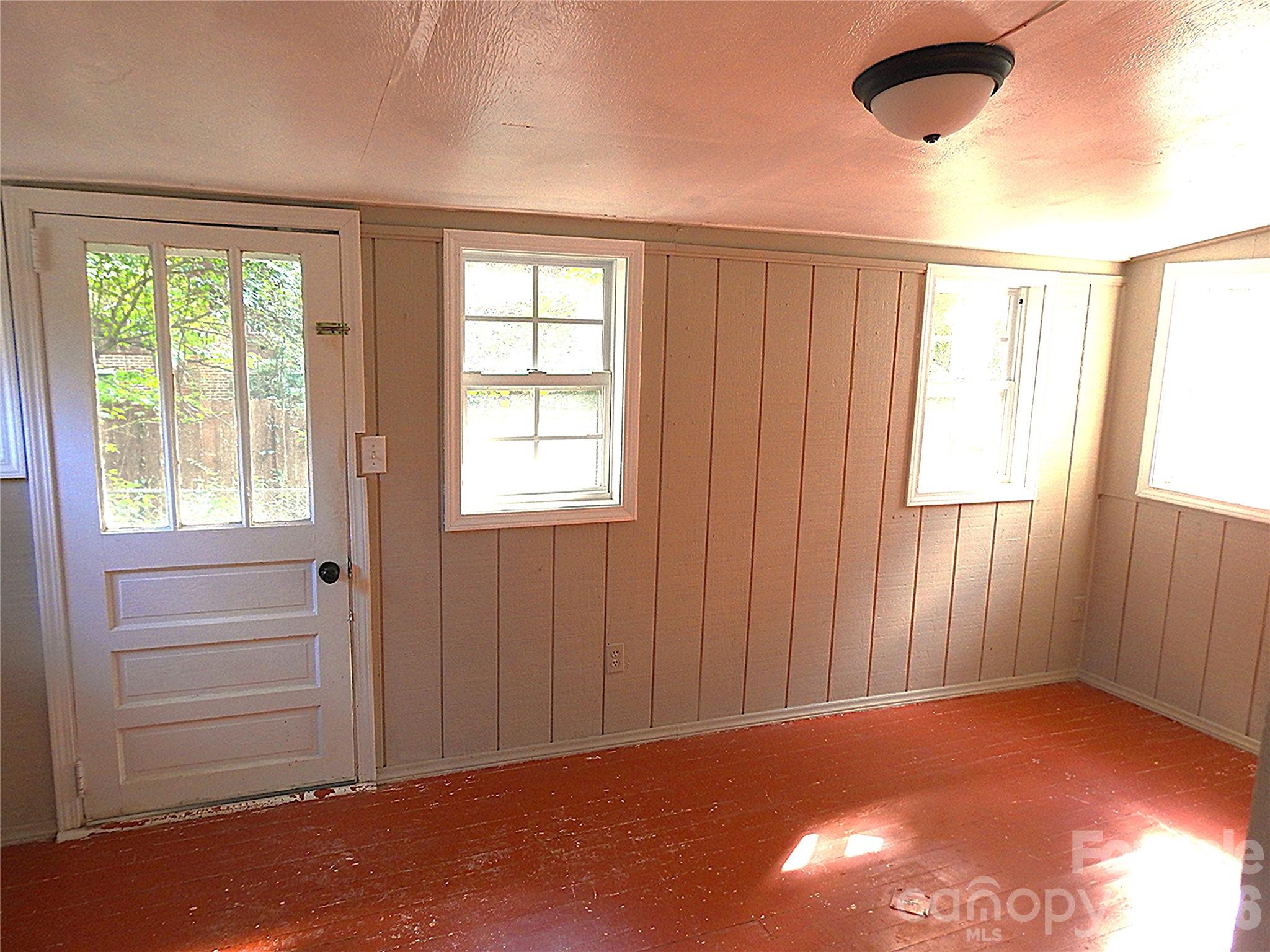 201 Merriman Road — Hendersonville