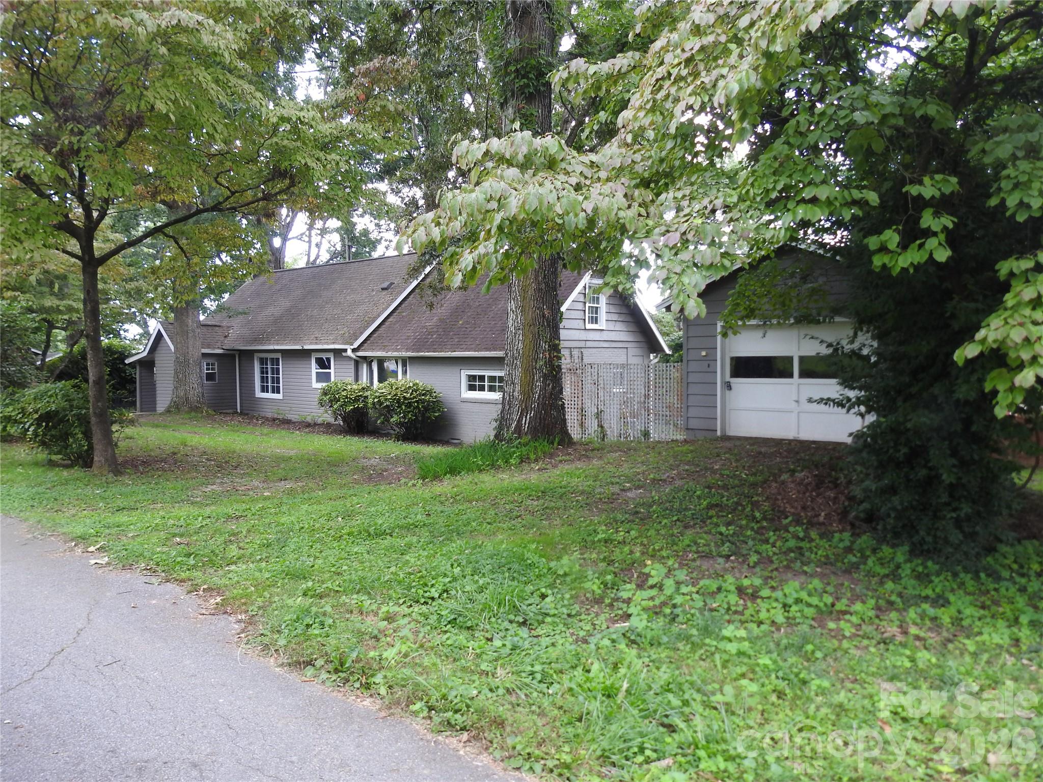 201 Merriman Road — Hendersonville