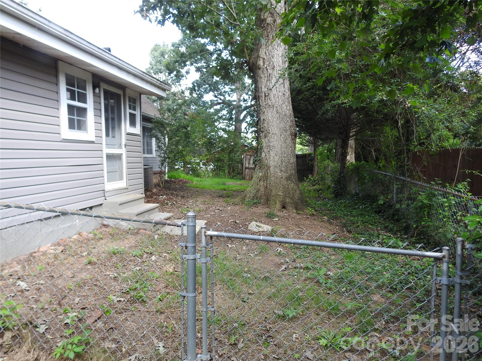 201 Merriman Road — Hendersonville
