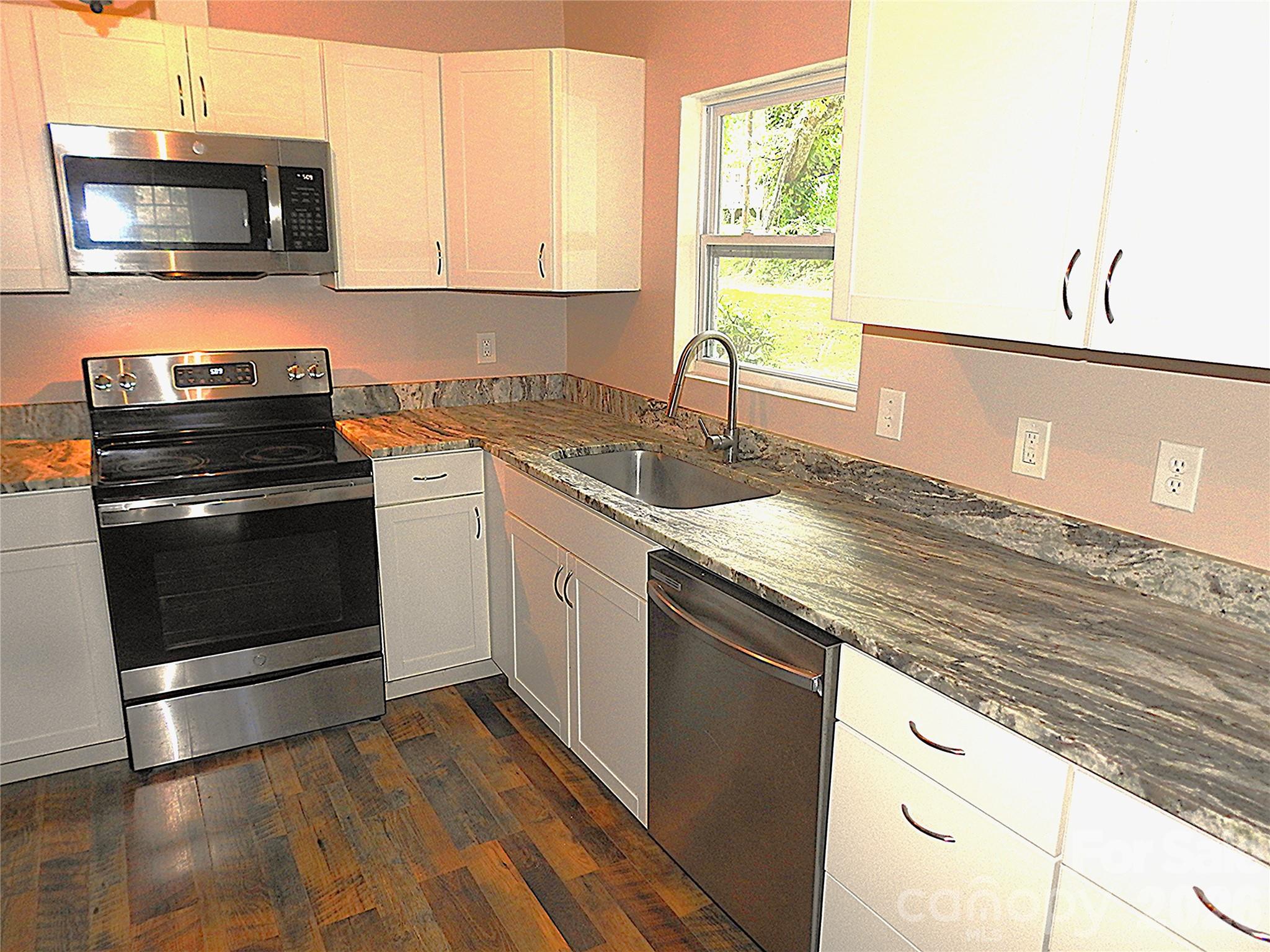 201 Merriman Road — Hendersonville