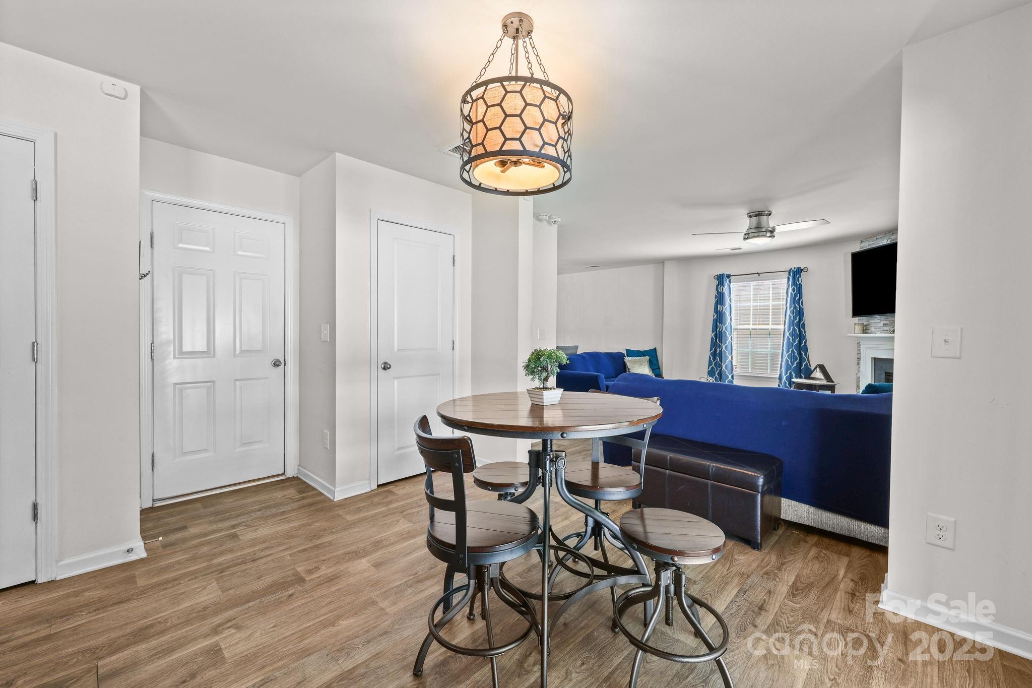 5433 Tumbling Brook Lane — Charlotte