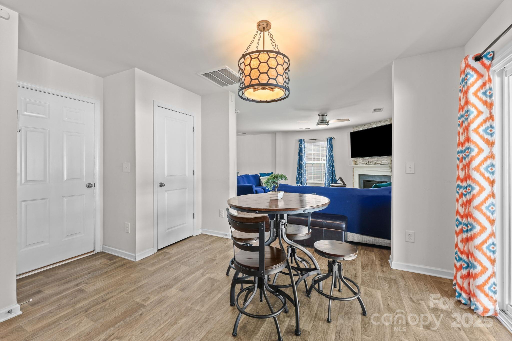 5433 Tumbling Brook Lane — Charlotte