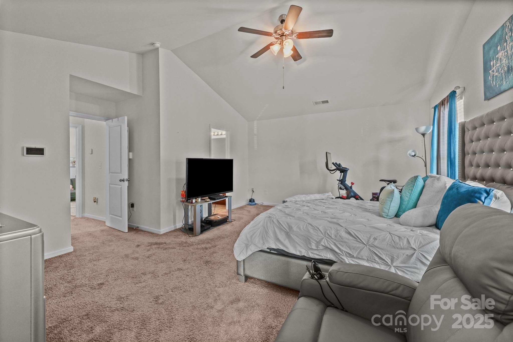5433 Tumbling Brook Lane — Charlotte