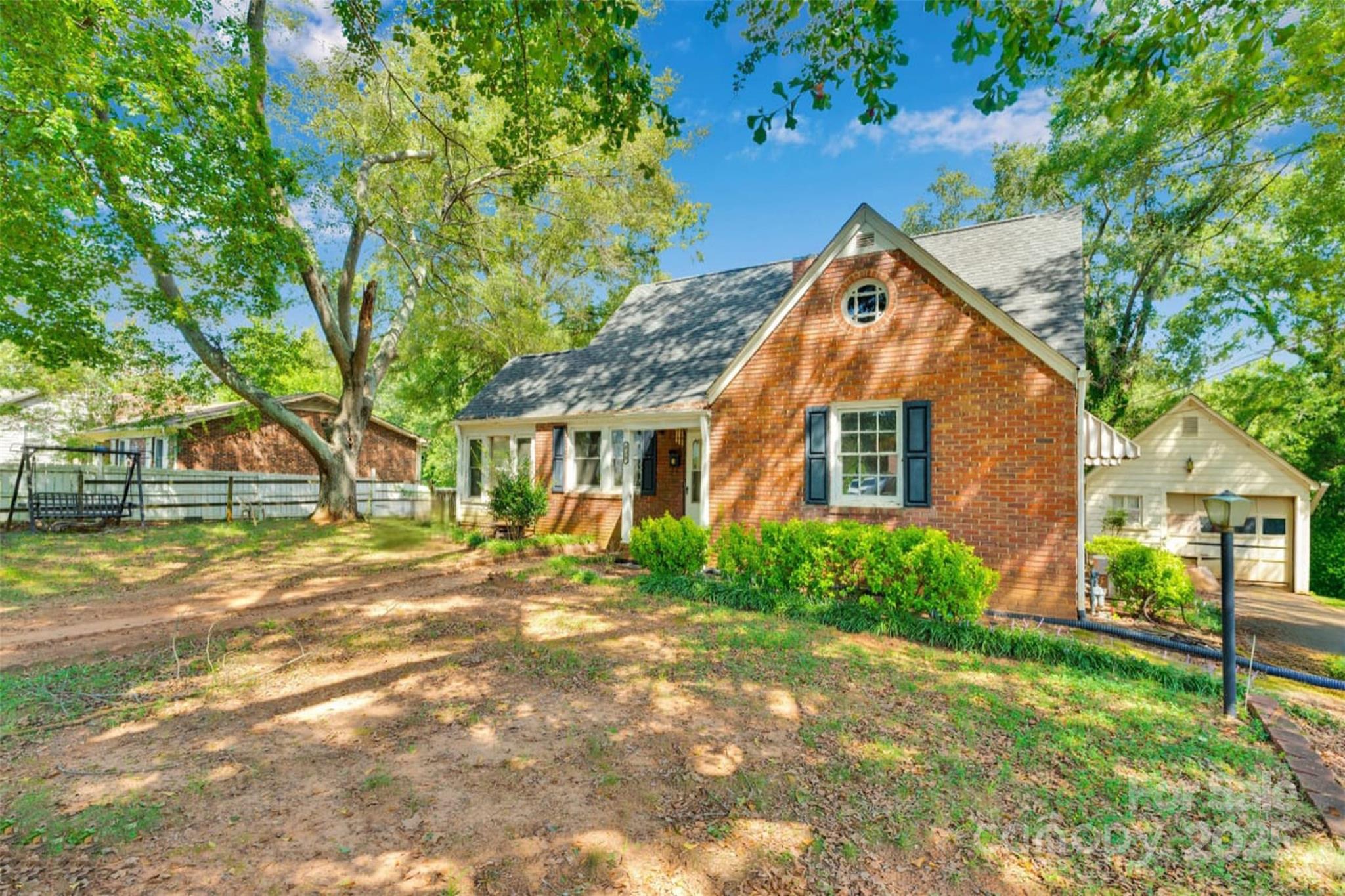 409 Gold Street — Shelby