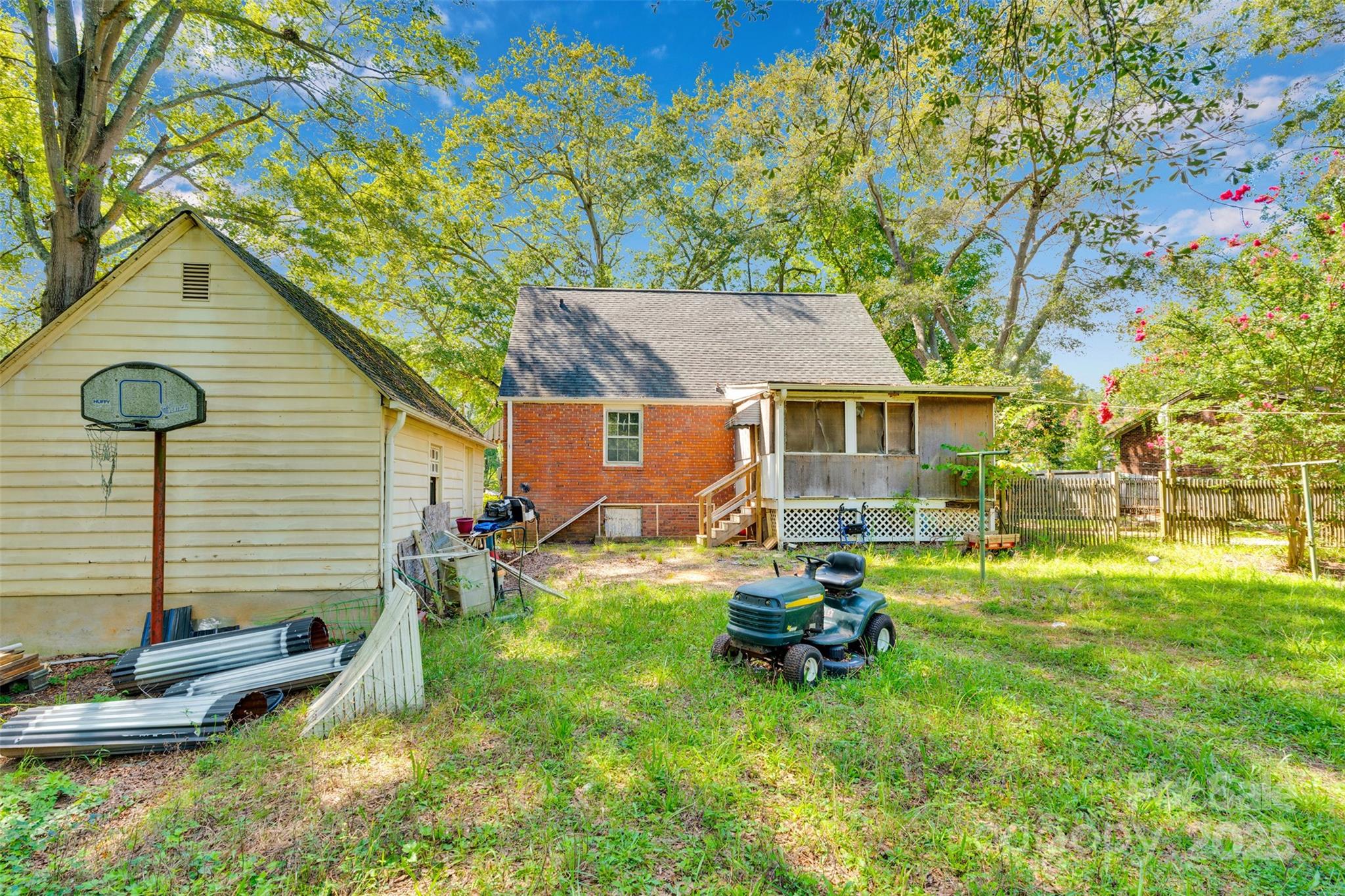 409 Gold Street — Shelby