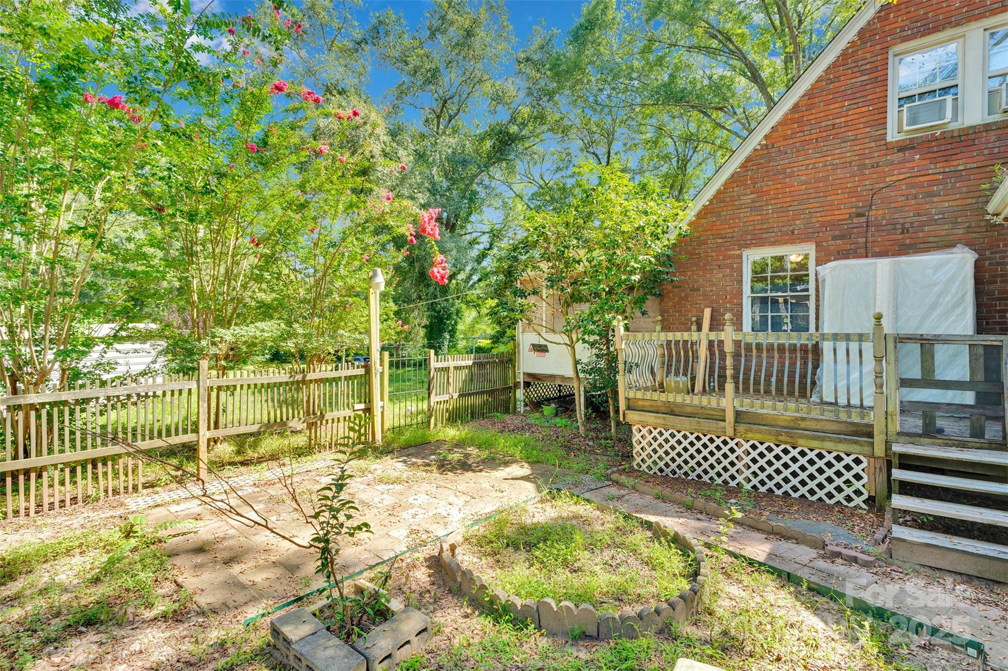 409 Gold Street — Shelby