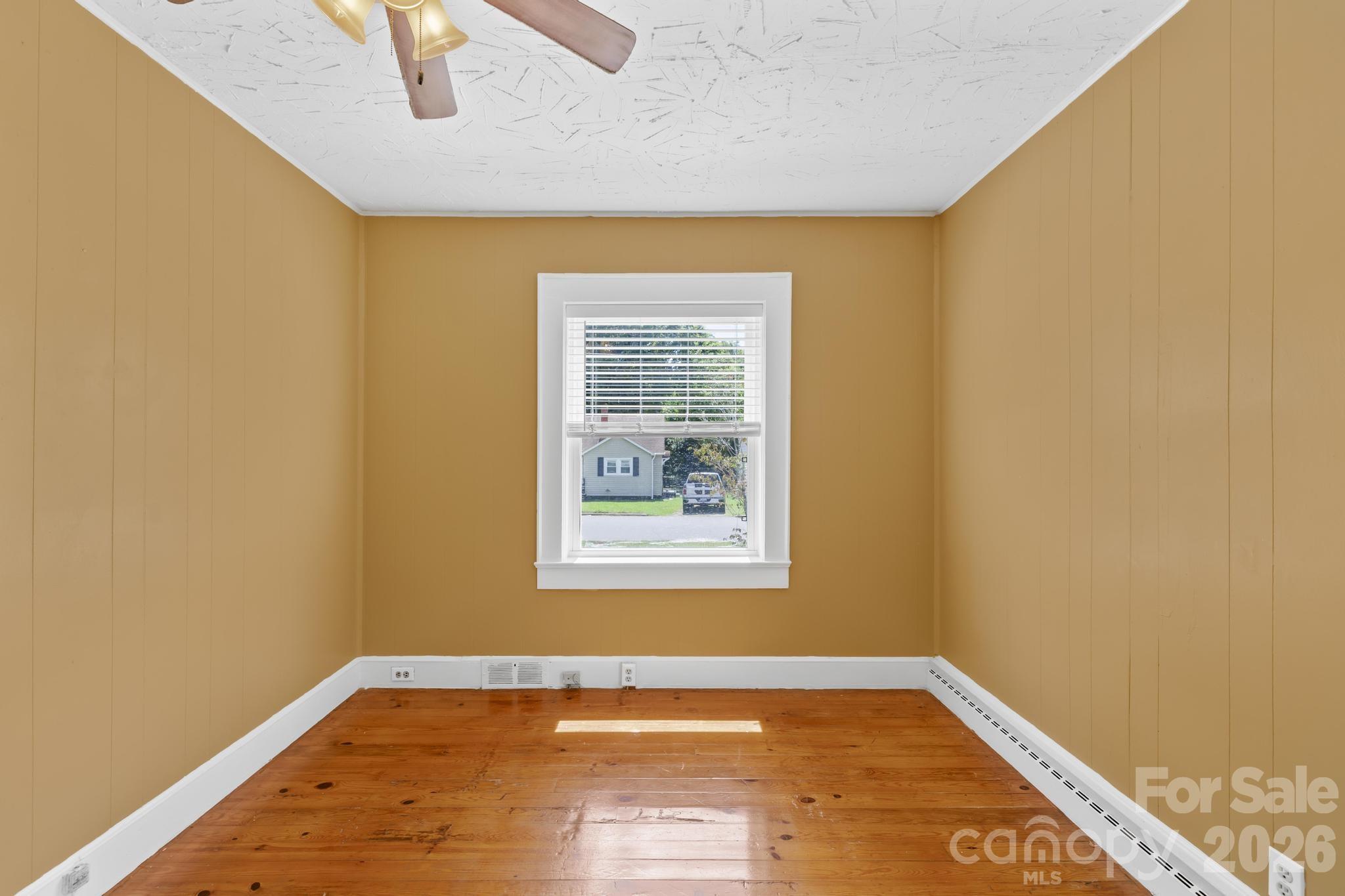 320 W Bingham Street — Statesville