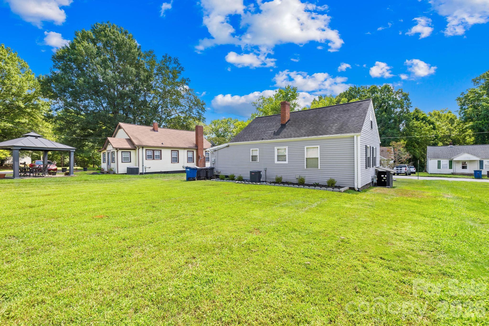 320 W Bingham Street — Statesville