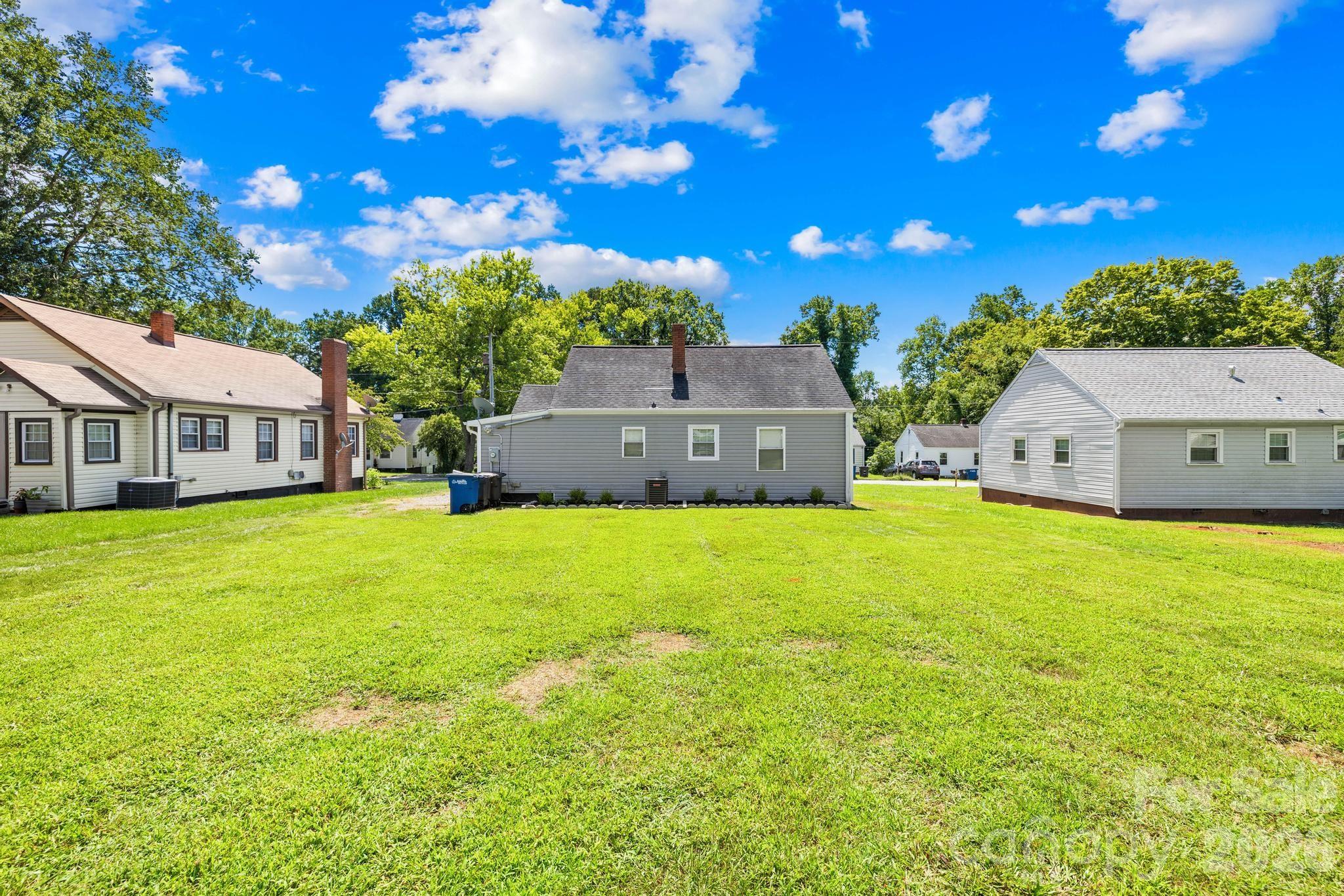 320 W Bingham Street — Statesville