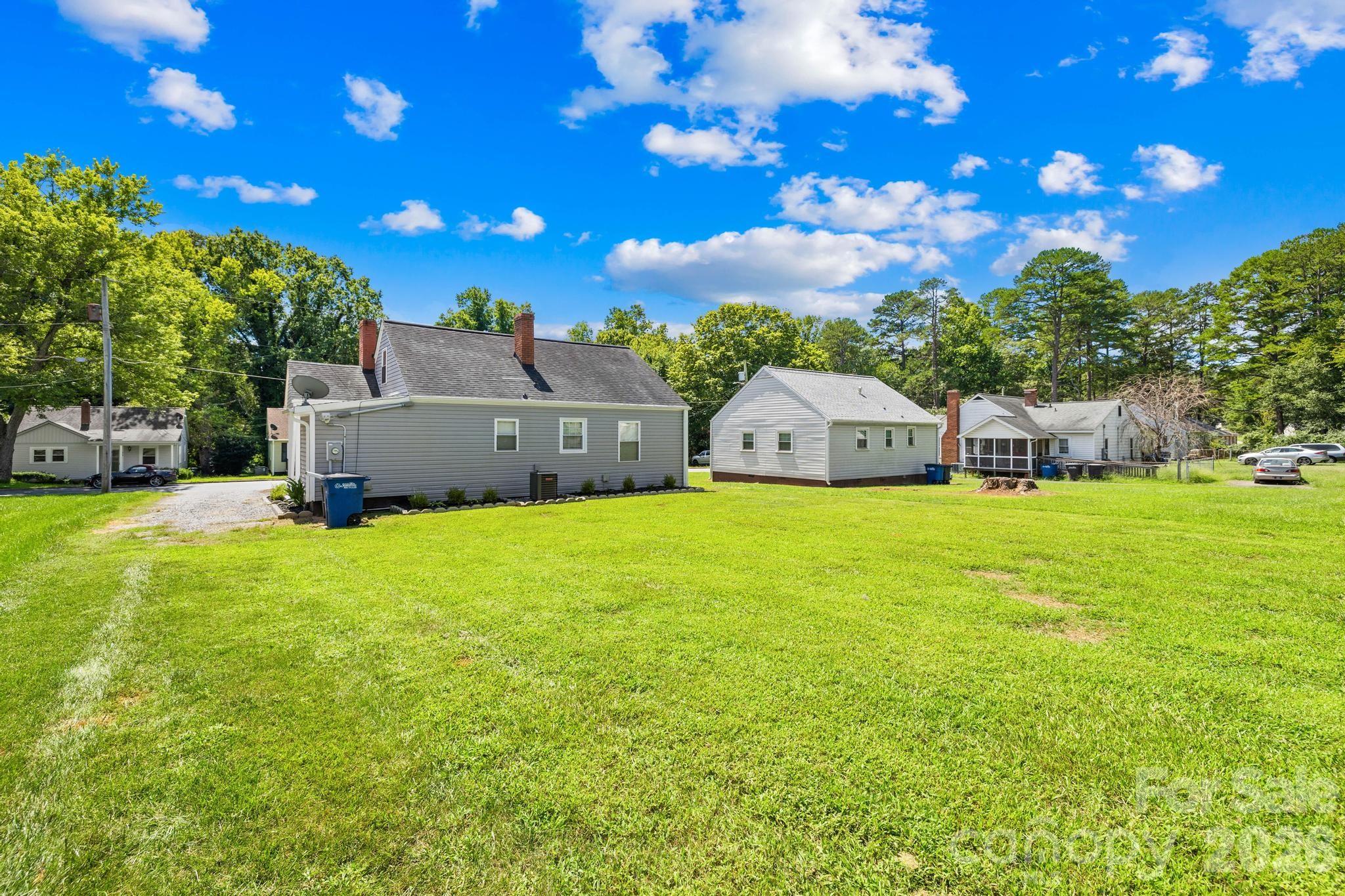 320 W Bingham Street — Statesville