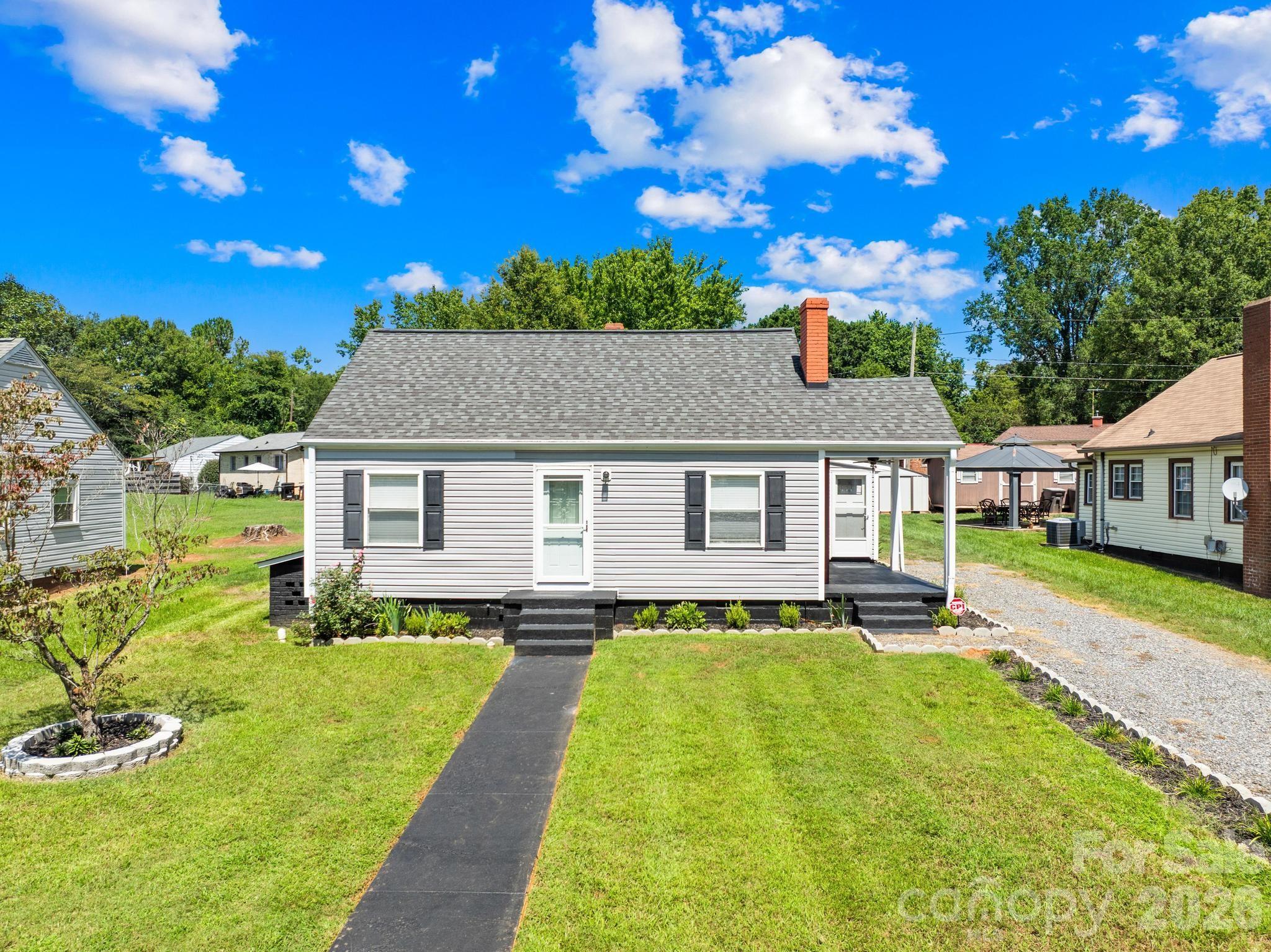 320 W Bingham Street — Statesville